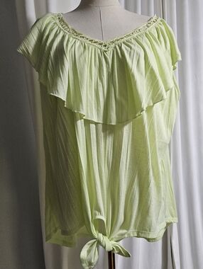 New York Laundry Light Green Pleated Top